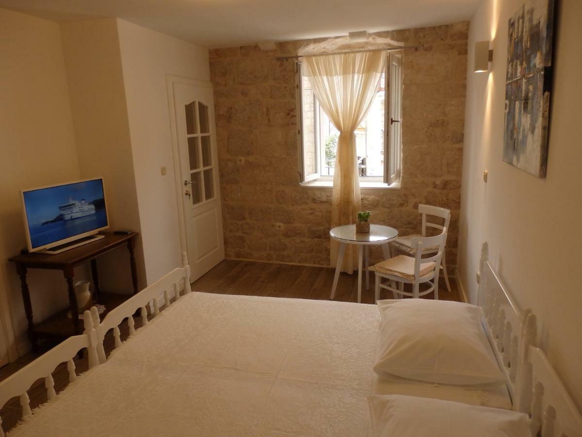 Vis Island Guesthouse Torga المظهر الخارجي الصورة