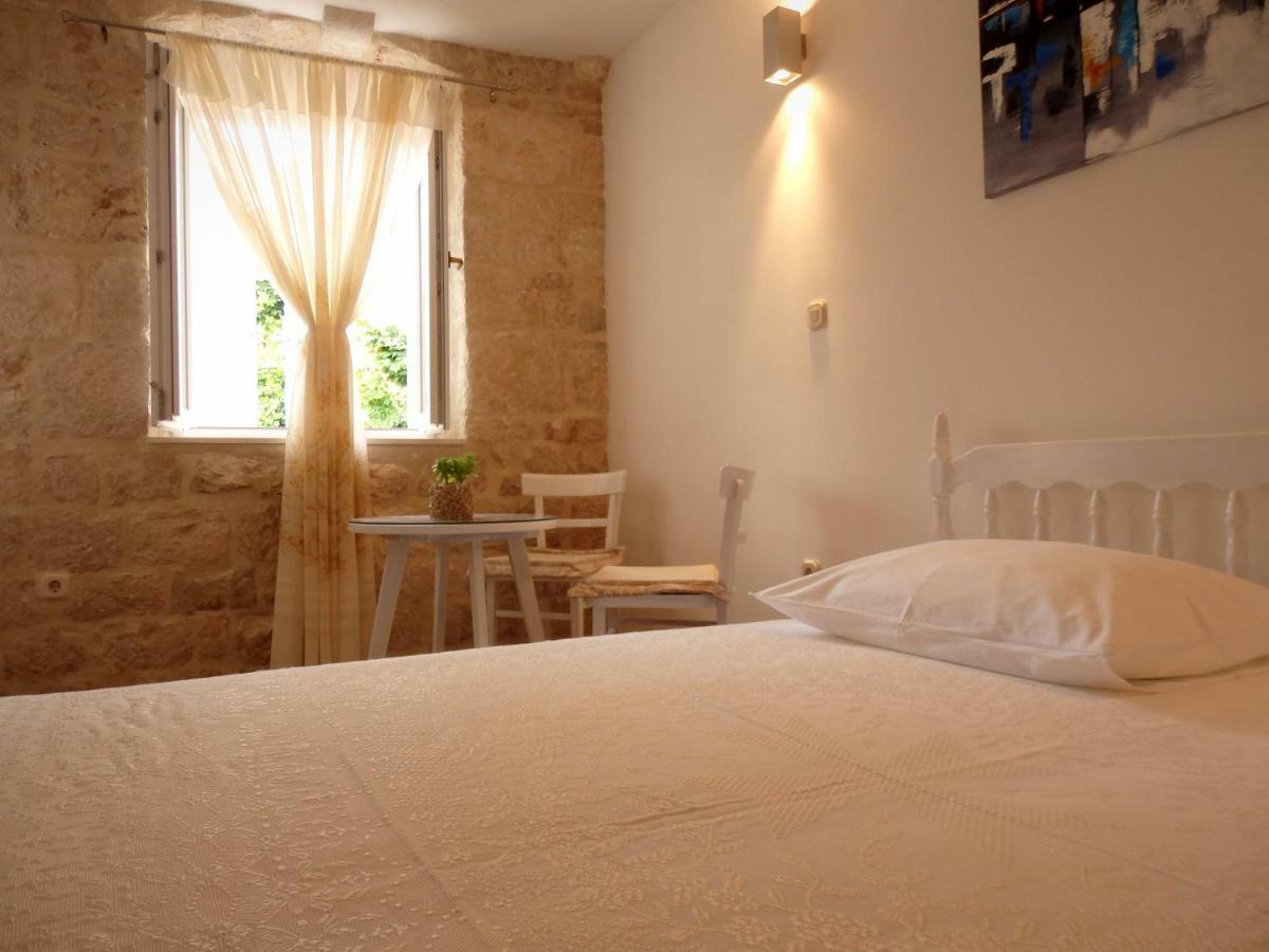 Vis Island Guesthouse Torga المظهر الخارجي الصورة