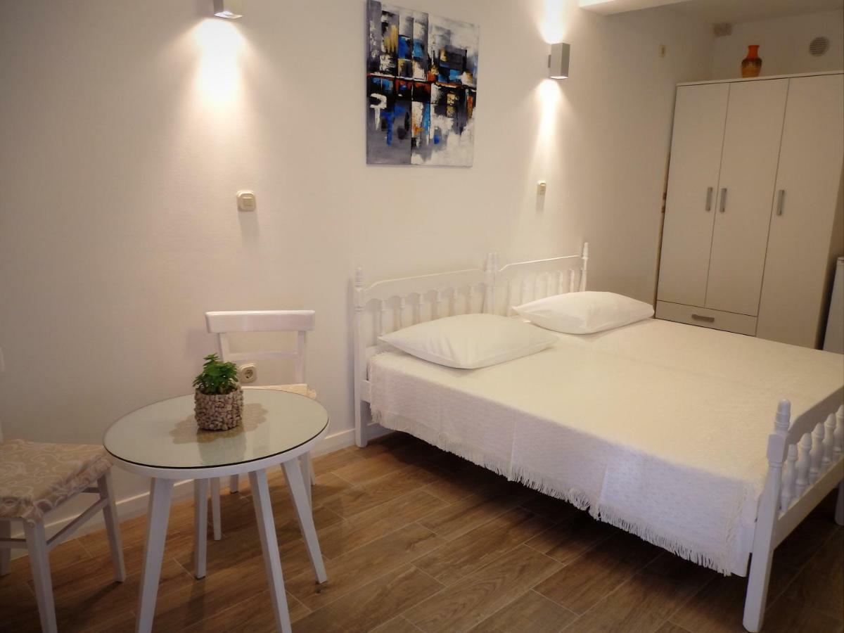 Vis Island Guesthouse Torga المظهر الخارجي الصورة