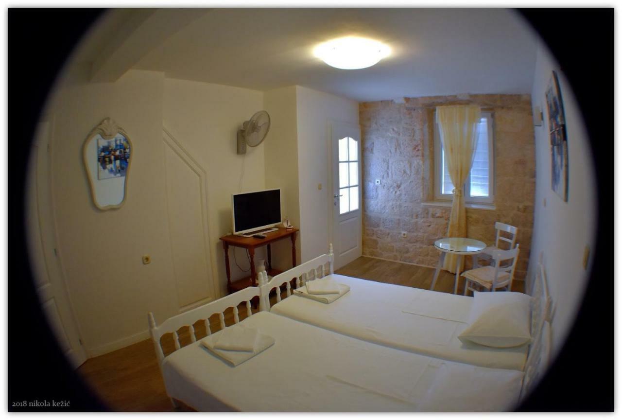 Vis Island Guesthouse Torga المظهر الخارجي الصورة